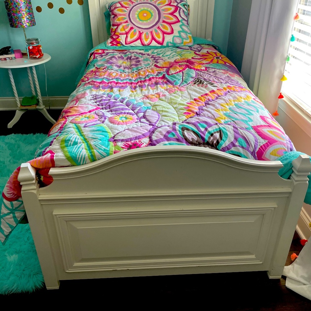 Pottery Barn Teen Quilt & 2 shams